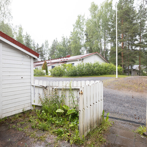 Huoneiston edessä kylmä varasto