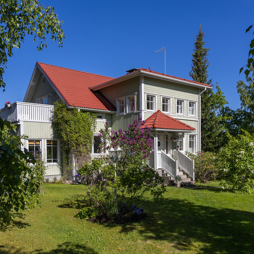 Omakotitalo, Kiertotie 2, Kangasala, Keskusta, 4 mh, oh, keittiö, ruokasali, aula, työtila, et, viherhuone, kuisti, wc x 3, kph, s, pukuhuone, khh, pesutupa, 2 x kylmäkellari, 260 m², 565 000 €