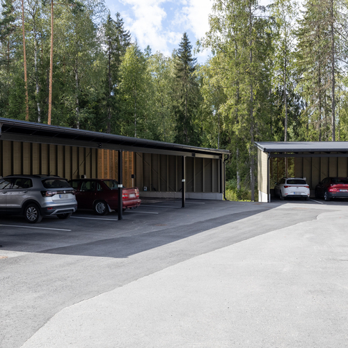 Mahdollisuus ostaa autokatospaikka.