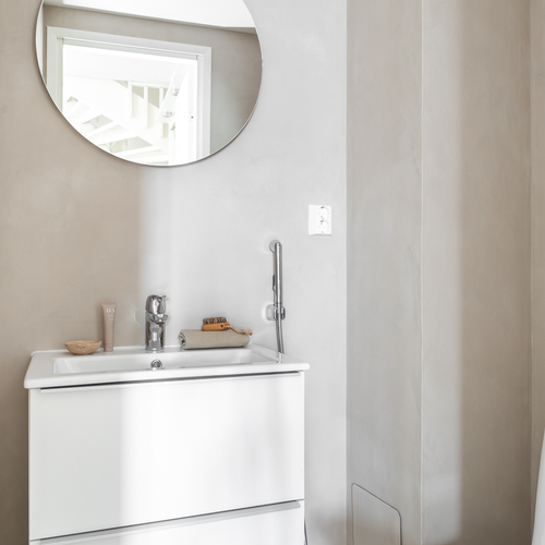 Alakerran erillinen wc