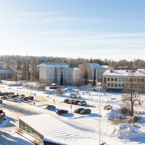 Näkymä parvekkeelta kohti Soppeenmäen koulua