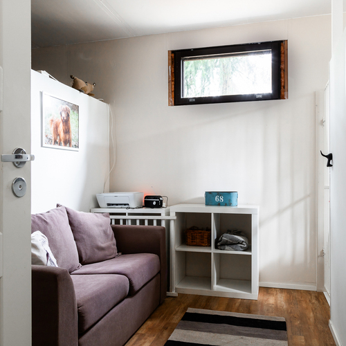 Autotalli, joka on tällä hetkellä harrastekäytössä, mutta on helposti ennallistettavissa.