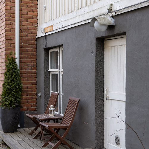 Kulku taloyhtiön saunaosastolle