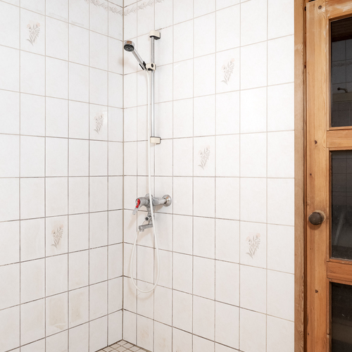 Talousrakennuksen kylpyhuone