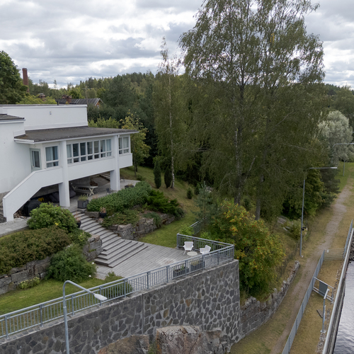 Omakotitalo, Naissaarentie 8, Vaajakoski, Kanavuori, 4mh+oh+k+rt+3xWC+kph+s+et+terassi+varastotiloja, 300 m², 648 000 €