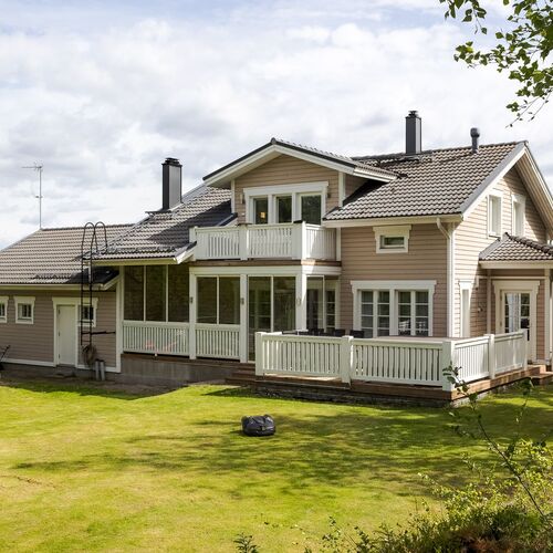 Omakotitalo, Saarikonrinne 42, Muurame, Seunavuori, 5mh+oh+k+2kh+khh+wc+s+vh+2varasto+autotalli+tekn. tila., 150 m², 359 000 €