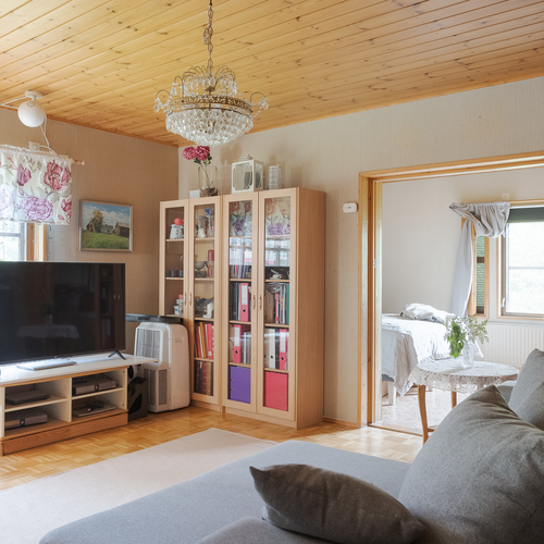 Omakotitalo, Esankatu 5, Jyväskylä, Mäki-Matti, 3mh+oh+k+aula+kh+wc+3vh+kellari, 114 m², 159 000 €