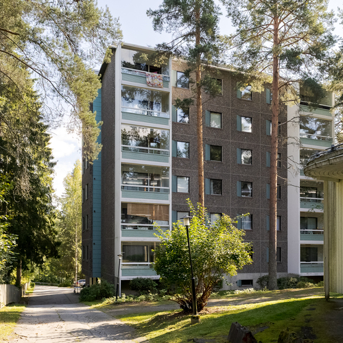 Talo takapihan suunnasta