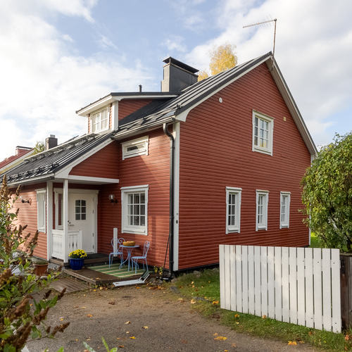 Omakotitalo, Latostentie 10, Jyskä, Jyskä, 4h+khh+kph+sauna+2x wc + ullakkokomerot, eteinen+ vaatehuone., 153 m², 189 000 €