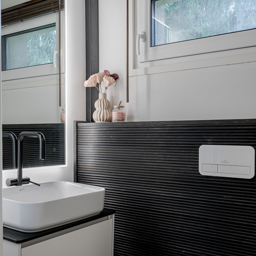 Erillinen WC (seinämalli)