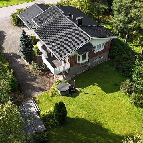Omakotitalo, Vesakonkatu 9, Tampere, Hallila, 4h, k, 2x wc, khh, kph, s, var, 2x vh, tekn. tila, at, ak, parv., 115 m², 228 000 €