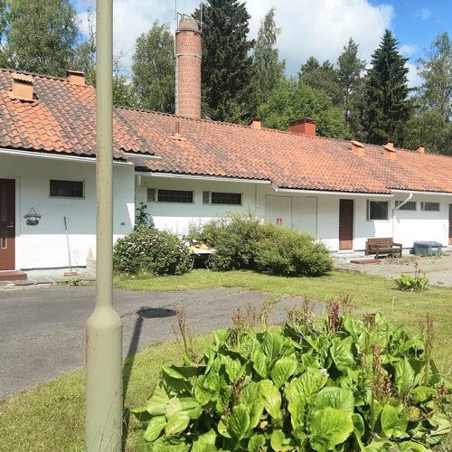 Taloyhtiön tiloja päädyssä