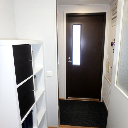 Tuulikaappi ja eteinen