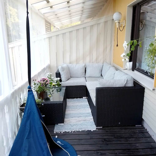 Takapihan katettu terassi