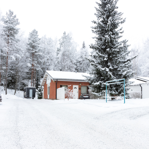 Yhtiön piha-aluetta