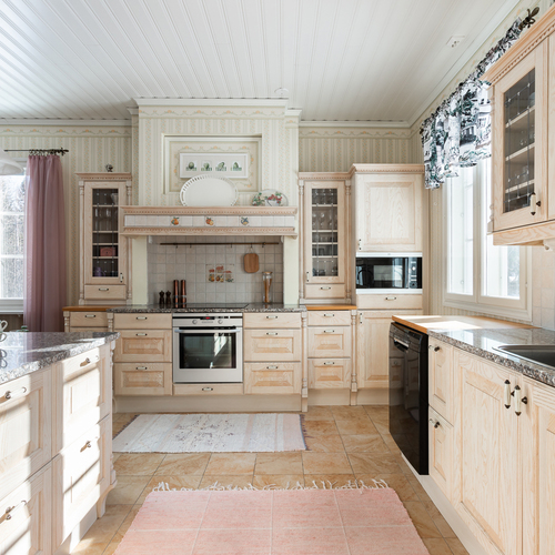 Hyvin mahtuu useampikin kokki