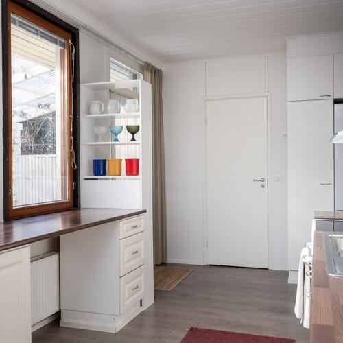 Valo tulvii keittiöön