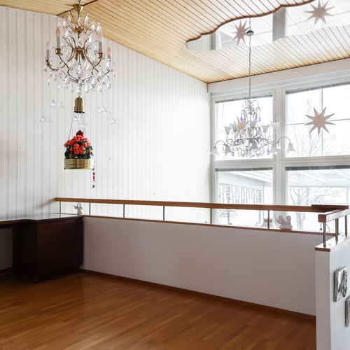 Ruokailutila keittiön yhteydessä