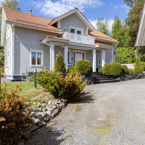 Julkisivu
