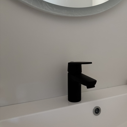 Pienen wc:n kalusteita