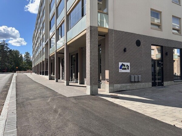 Kuva toimitilan julkisivusta osoitteessa Karakalliontie 8, Espoo (Karakallio)