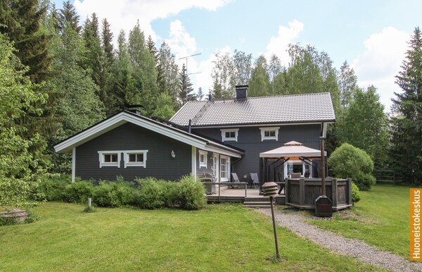 Parkuntie 128, Hyvinkää (Noppo)