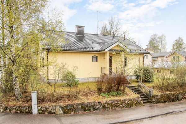 Uotinmäentie 5, Helsinki (Mellunmäki)