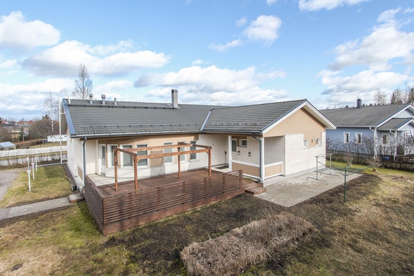 Kivisillantie 8, Hyvinkää (Martinlehto)