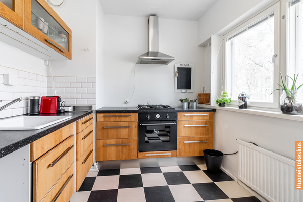 Punahilkantie 8, Helsinki (Roihuvuori)