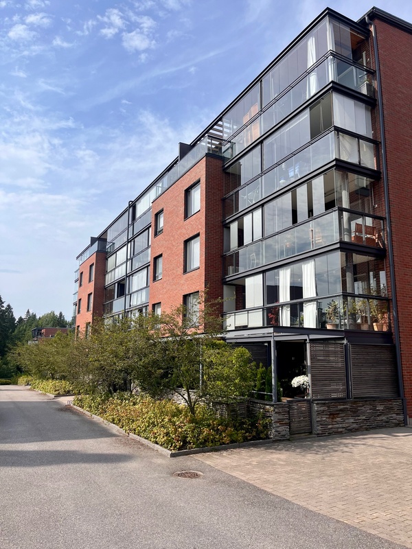 Parvekkeelta sisäpihanäkymät