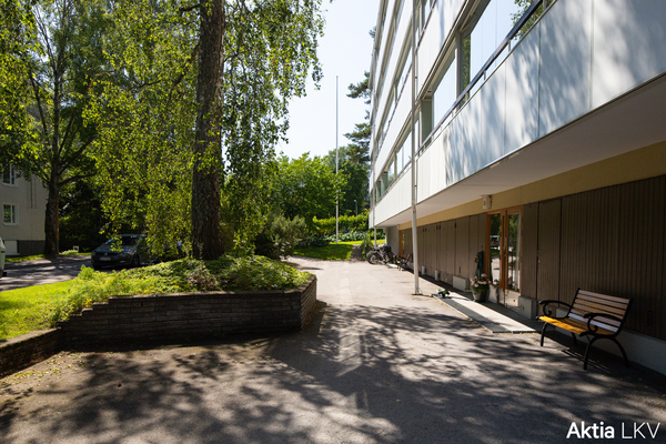 Toisen kerroksen parvekkeellinen koti
