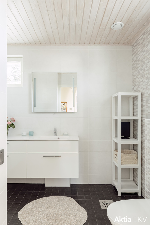 Ylkerran wc, jossa lattiakaivo