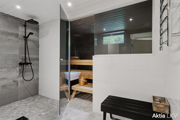 Kylpyhuone ja sauna