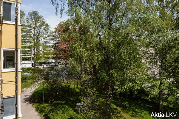 Näkymät olohuoneen ikkunasta