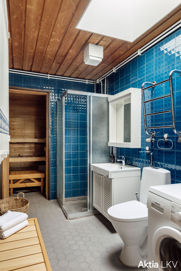 Kylpyhuone ja sauna (alkuperäisessä kunnossa)