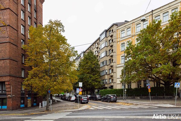 Funkistalo Vuorimiehenkatu 3, toinen oikealla