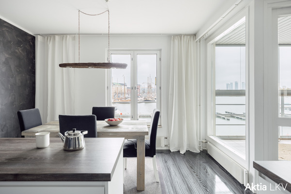 Ruokatila keittiön suunnalta