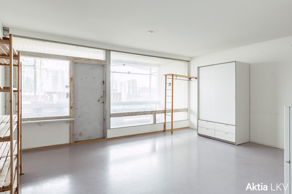 Ikkunat ja ikkunaseinä uusitaan julkisivun korjauksen yhteydessä