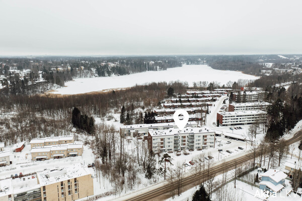 Vehreä ympäristö ja Lippajärven ulkoilureitit lähellä
