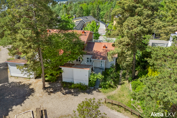 Talo ja etupihaa