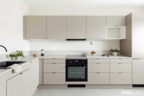 Uusi, käyttämätön keittiö ja kodinkoneet
