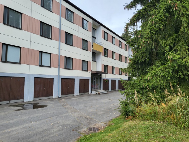 julkisivu kulkusuunnasta