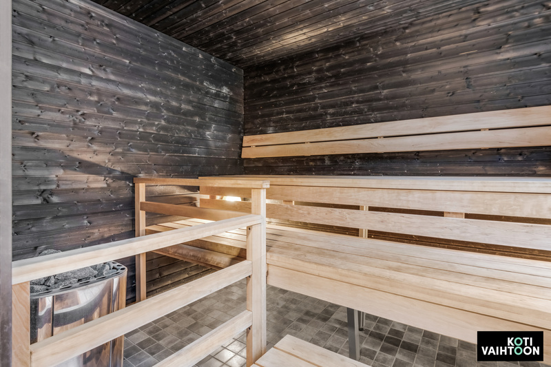 Taloyhtiön sauna asunnon vieressä