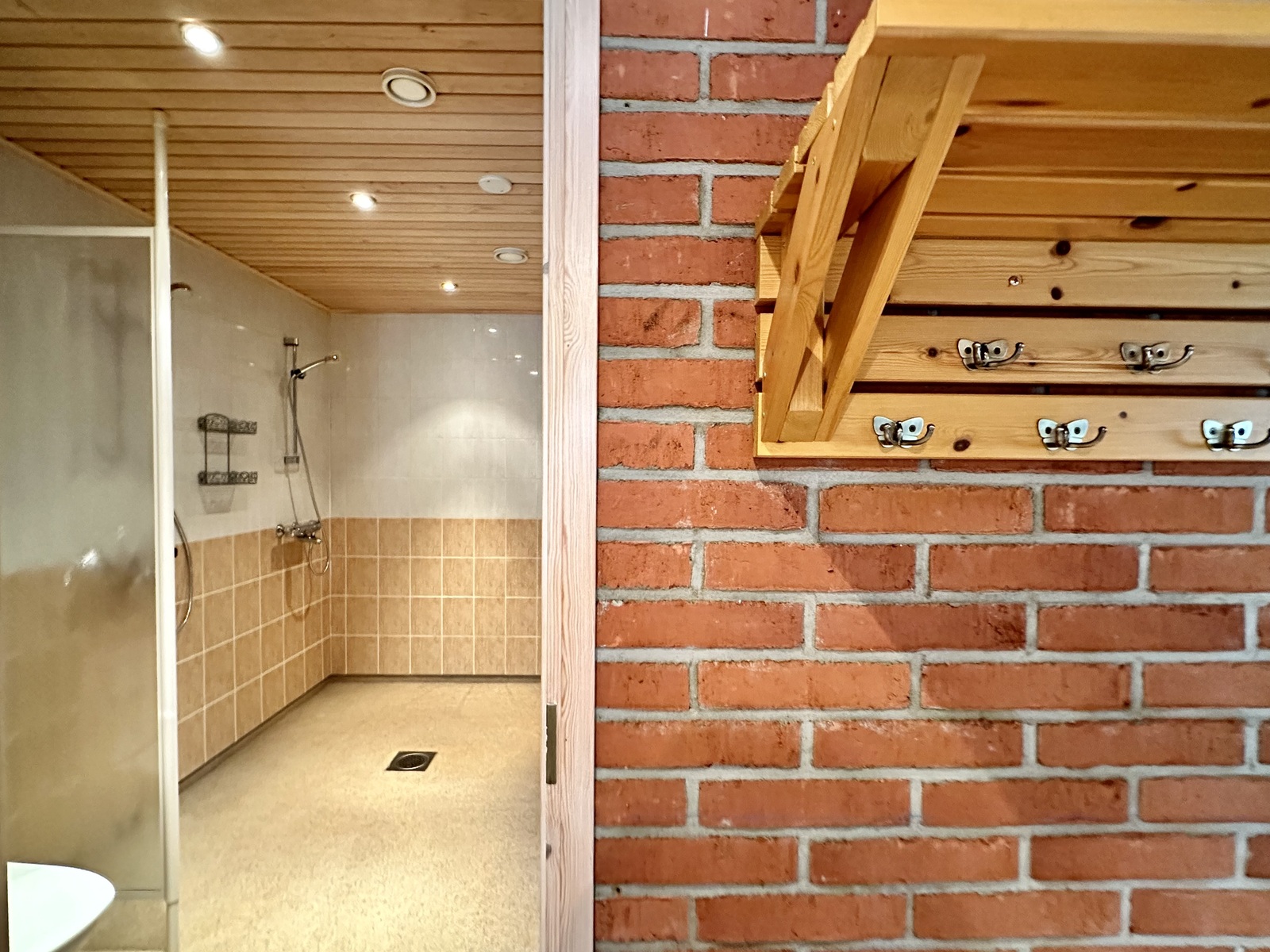 Saunaosaston pesuhuone