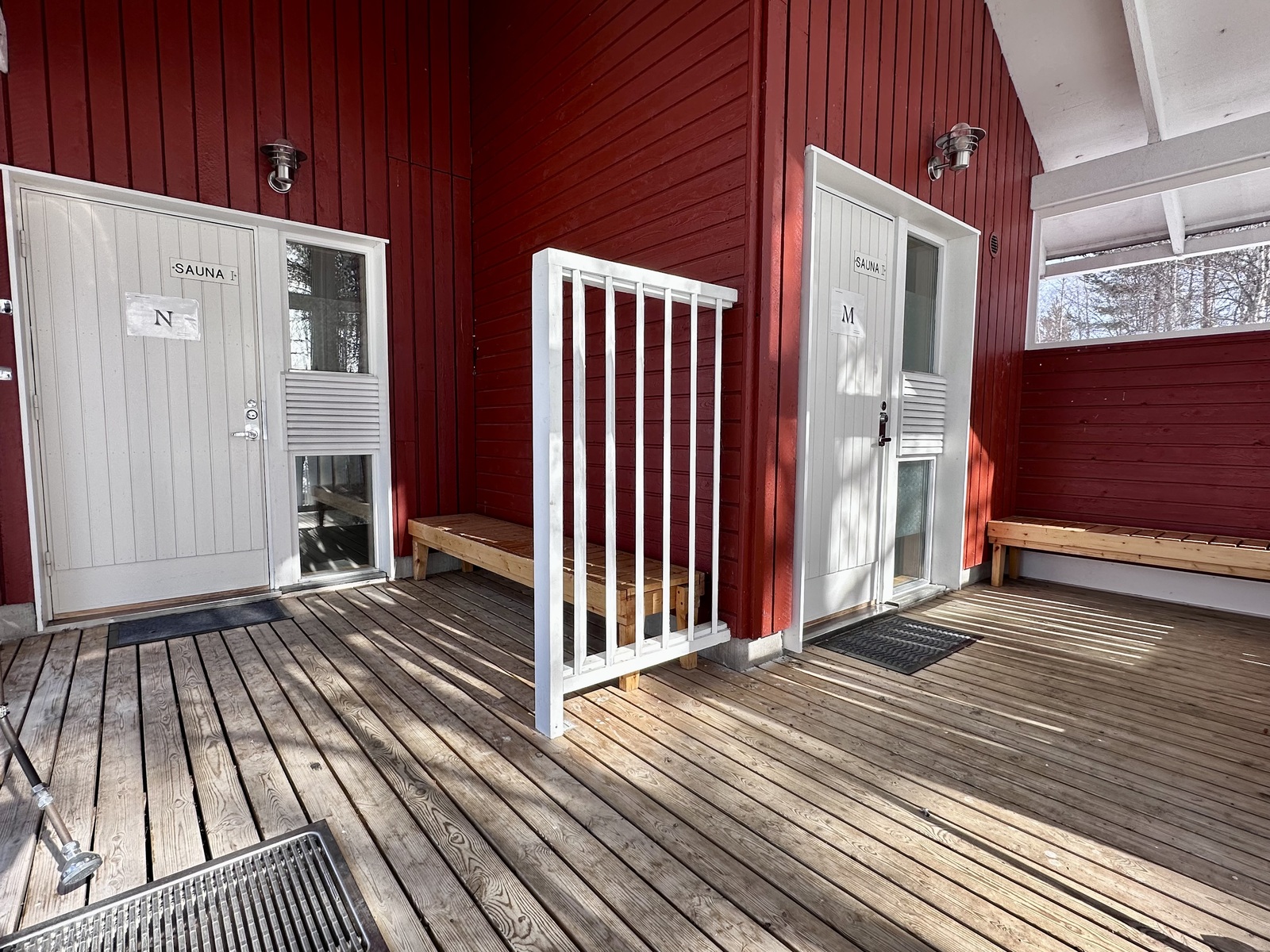 3. Pihasauna (miesten ja naisten puolet)