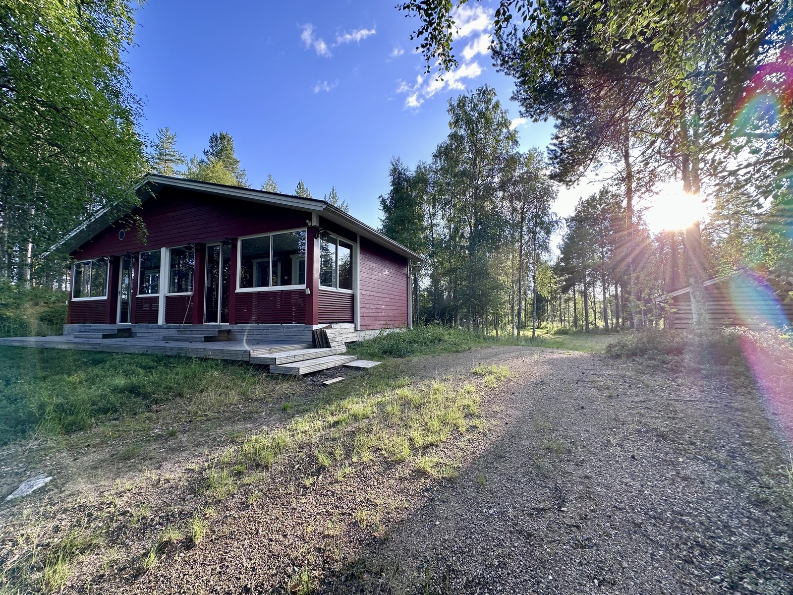 4. Vierashuvila. 2mh, tupa/keittiö, wc