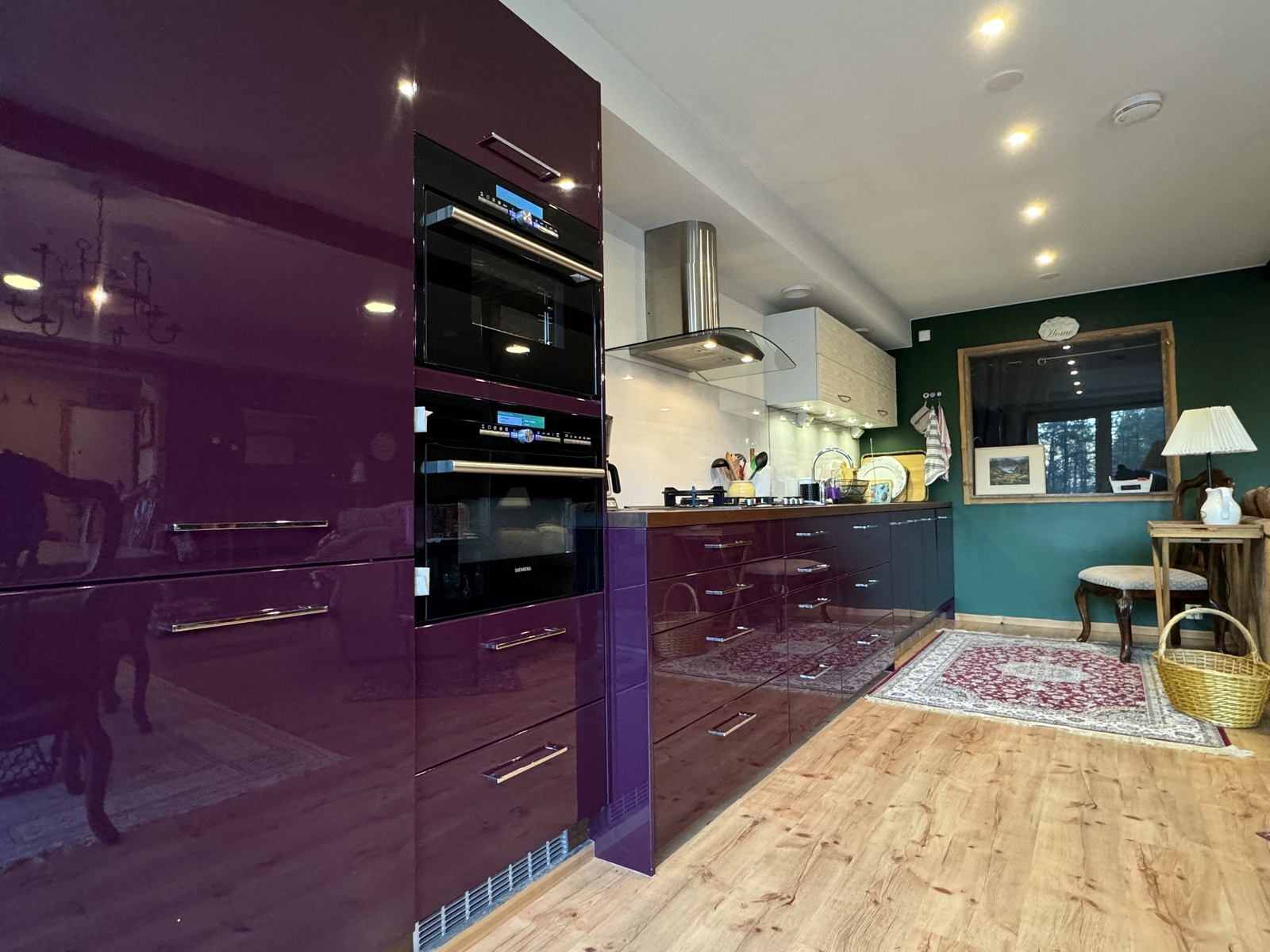 Kellarikerroksen huoneiston keittiö