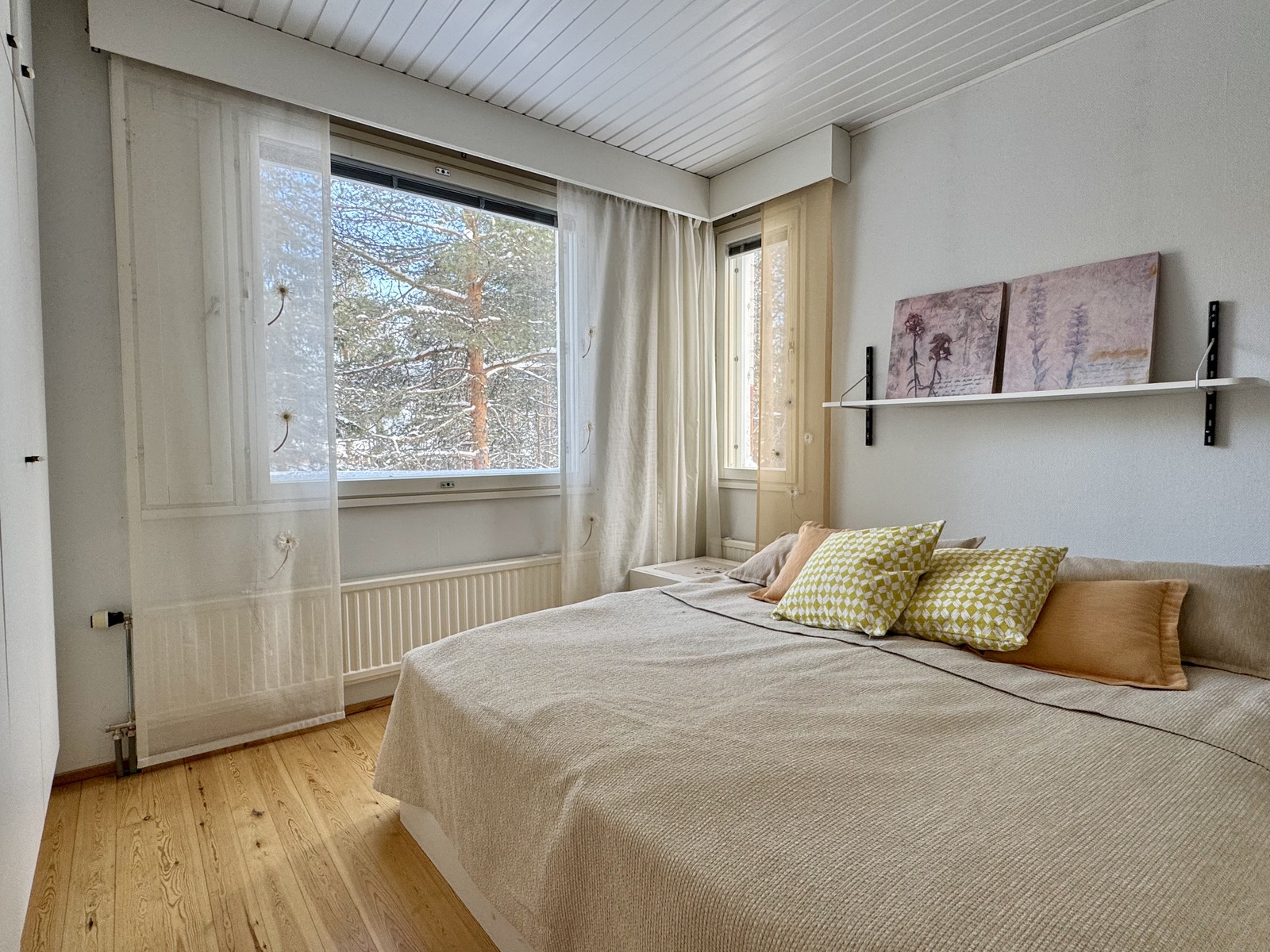 Yläkerran makuuhuone