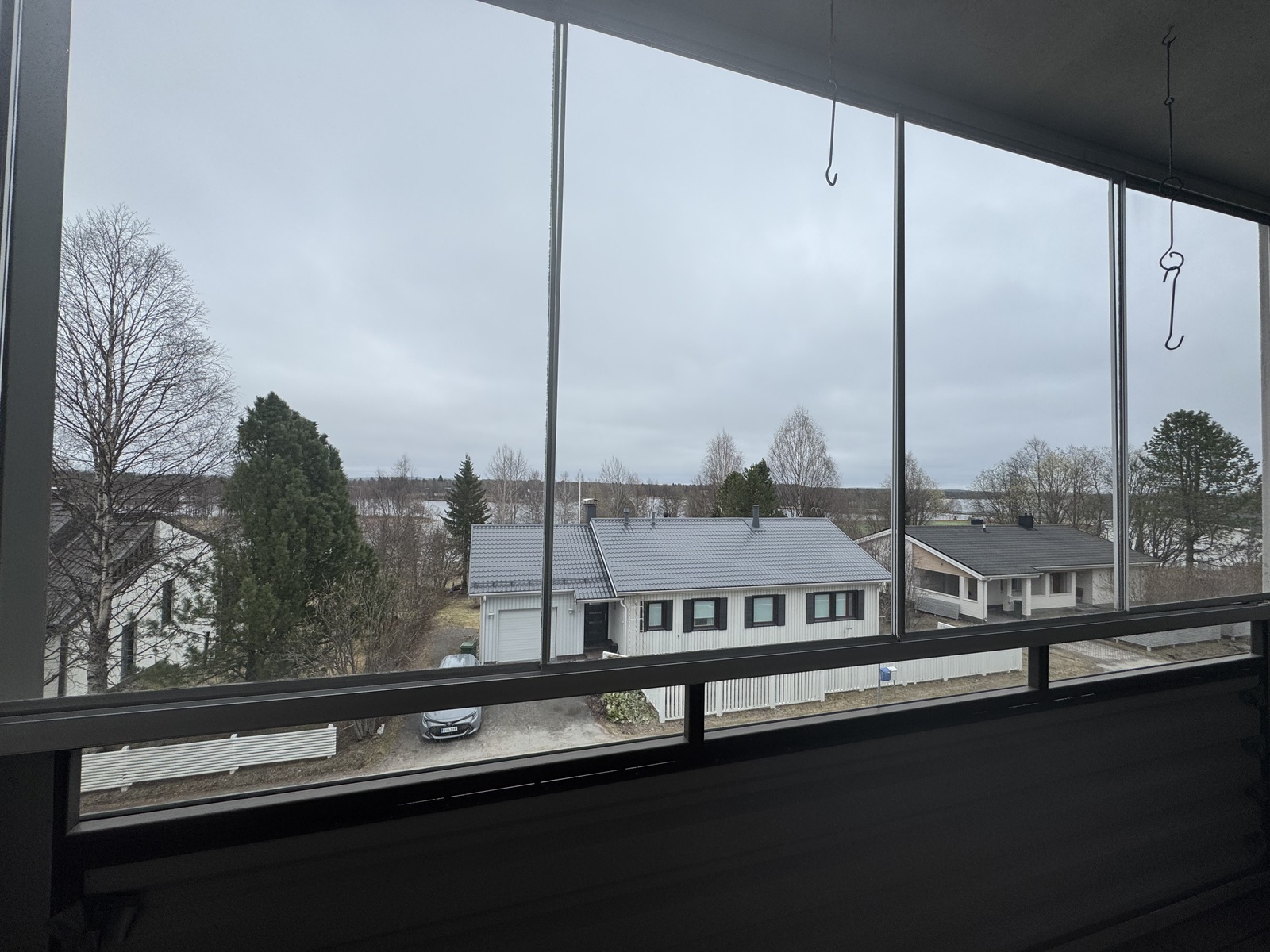 Näkymä olohuoneen parvekkeelta Kuusamojärvelle