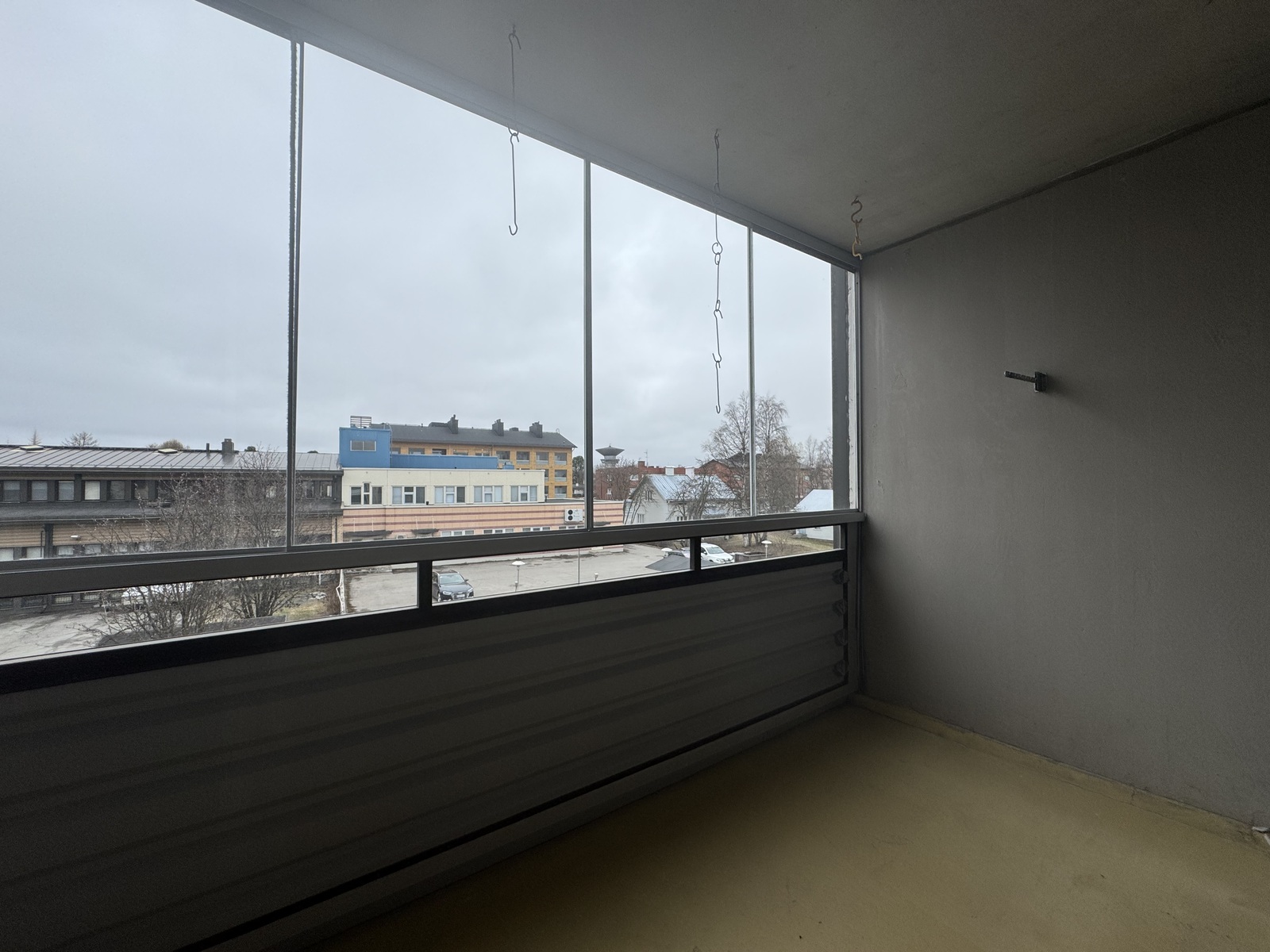 Näkymä makuuhuoneen parvekkeelta Kitkantielle